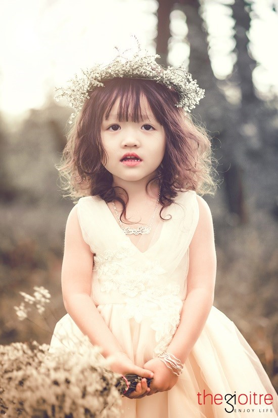 Mẹ bé - chị Đào Phương Anh cho biết, mẹ làm nghề soạn cỗ, biết mẹ thức khuya dậy sớm làm việc.. bé rất ngoan và biết nghe lời. Không những thế, Quỳnh Chi thường xuyên nhắc nhở mẹ phải nghỉ ngơi sớm, đúng giờ giấc để có sức khỏe đi làm. Mẹ bé - chị Đào Phương Anh cho biết, mẹ làm nghề soạn cỗ, biết mẹ thức khuya dậy sớm làm việc.. bé rất ngoan và biết nghe lời. Không những thế, Quỳnh Chi thường xuyên nhắc nhở mẹ phải nghỉ ngơi sớm, đúng giờ giấc để có sức khỏe đi làm.