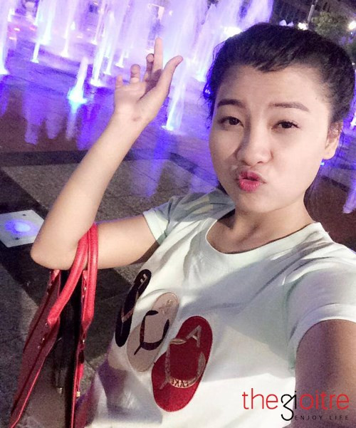 Những hình ảnh selfie của cô nàng cũng không mấy nổi bật. Đôi lông mày "một đường chỉ" cùng với cách tạo dáng xấu xí đã bị cư dân mạng đào bới. Những hình ảnh selfie của cô nàng cũng không mấy nổi bật. Đôi lông mày "một đường chỉ" cùng với cách tạo dáng xấu xí đã bị cư dân mạng đào bới.