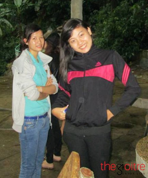 Thời chưa nổi tiếng, cô nàng (bên phải) có nước da ngăm đen và gu thời trang không mấy sành điệu. Thời chưa nổi tiếng, cô nàng (bên phải) có nước da ngăm đen và gu thời trang không mấy sành điệu.