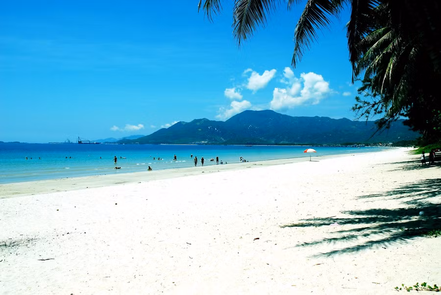 Không khó để hình dung biển Nha Trang đẹp đến dường nào và du lịch Nha Trang hấp dẫn ra sao với du khách trong và ngoài nước Top 10 bãi biển đẹp nhất Việt Nam