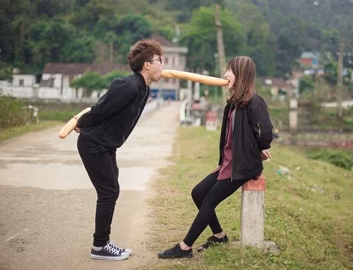 Với bộ ảnh “bạn thân là con trai” cả hai đều muốn gửi gắm với các bạn trẻ ngày nay rằng, trong tình bạn không nên phân biệt trai hay gái. Chỉ cần lúc vui hay lúc buồn, thành công hay thất bại bạn vẫn ở bên và ủng hộ thì sẽ có được tình bạn đẹp và trong sáng. Với bộ ảnh “bạn thân là con trai” cả hai đều muốn gửi gắm với các bạn trẻ ngày nay rằng, trong tình bạn không nên phân biệt trai hay gái. Chỉ cần lúc vui hay lúc buồn, thành công hay thất bại bạn vẫn ở bên và ủng hộ thì sẽ có được tình bạn đẹp và trong sáng.
