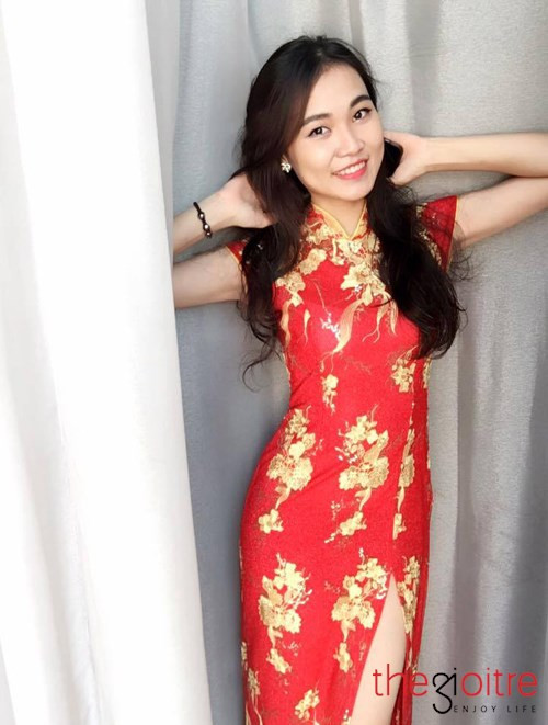 Từ những năm học cấp 3, cô nàng đã được biết đến với vẻ ngoài dễ thương, vóc dáng chuẩn cùng với chiều cao lý tưởng là 1m 70. Chính vì vậy, Vi luôn thường xuyên là người đại diện tham gia các cuộc thi học sinh thanh lịch của trường. Năm lớp 11, cô đã giành giải ba trong cuộc thi "Nữ sinh tài năng" do trường THPT chuyên Nguyễn Bỉnh Khiêm - ngôi trường có tiếng của tỉnh Quảng Nam mà Vi theo học.