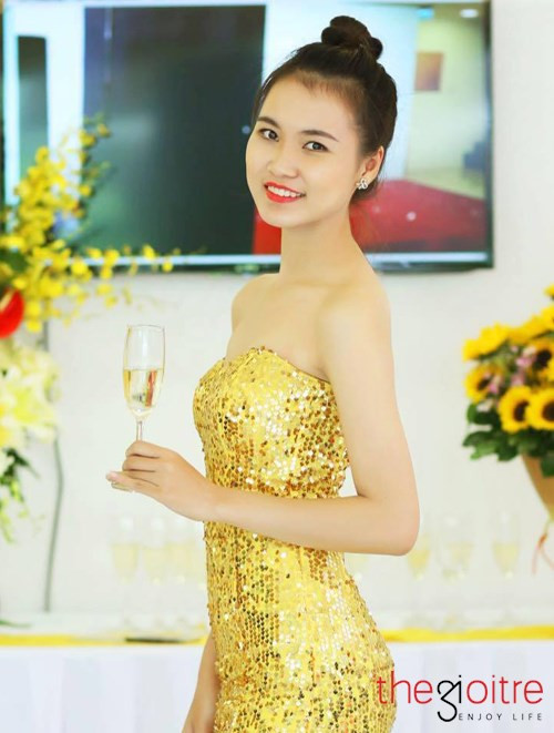 Hiện nay, Hiền Vi đang là một Bí thư năng nổ của lớp. Ngoài những giờ học và hoạt động Đoàn trên trường, Vi còn tham gia làm PG cho các sự kiện, tham gia làm mẫu cho các buổi biểu diễn, chụp hình cho các shop thời trang,...