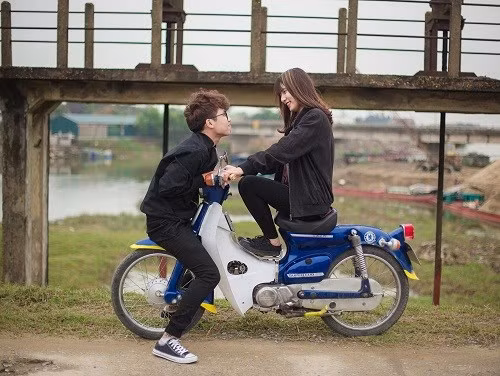 Và cũng không bao giờ ý tứ, yểu điệu ra vẻ hiền thục mà mình cứ bộc lộ hết tính cách bắt nạt, ăn hiếp mà không lo mất hình tượng. Và cũng không bao giờ ý tứ, yểu điệu ra vẻ hiền thục mà mình cứ bộc lộ hết tính cách bắt nạt, ăn hiếp mà không lo mất hình tượng.