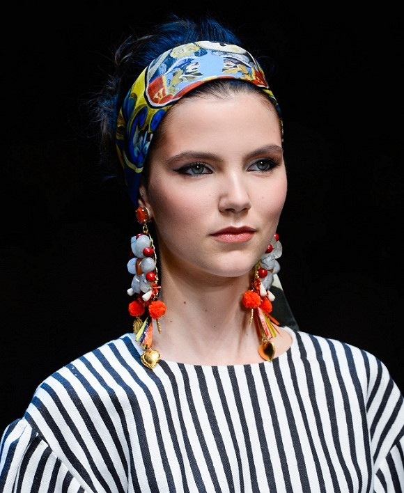 10 kiểu buộc khăn đang "phát sốt" cho các tín đồ thời trang ảnh 2 thoi trang khan phunutoday2