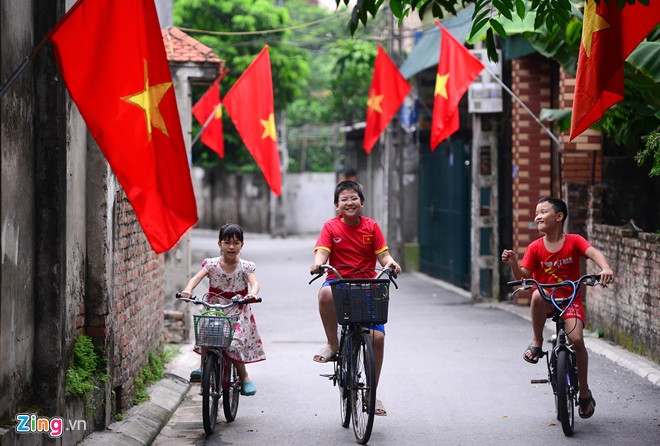 Cậu bé 11 tuổi đạo diễn các game show truyền hình trên giấy