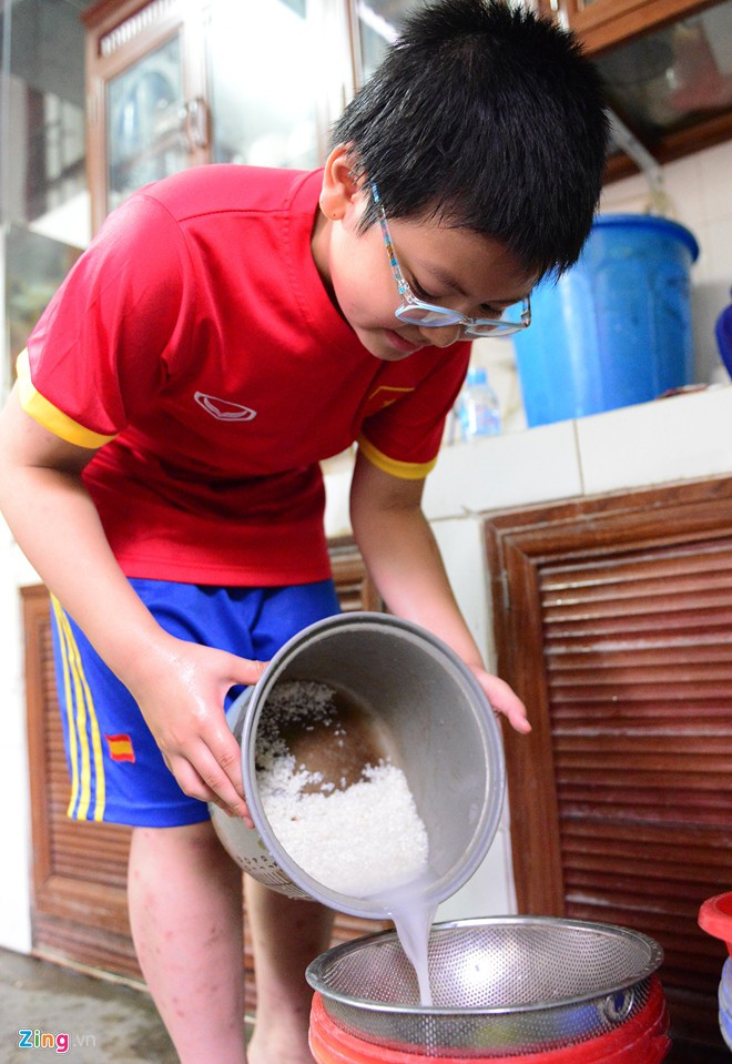 Cậu bé 11 tuổi đạo diễn các game show truyền hình trên giấy