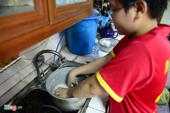 Cậu bé 11 tuổi đạo diễn các game show truyền hình trên giấy