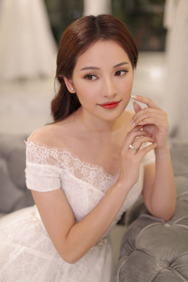 Vợ sắp cưới Dương Khắc Linh khoe váy cưới lộng lẫy như công chúa ảnh 2 Empty