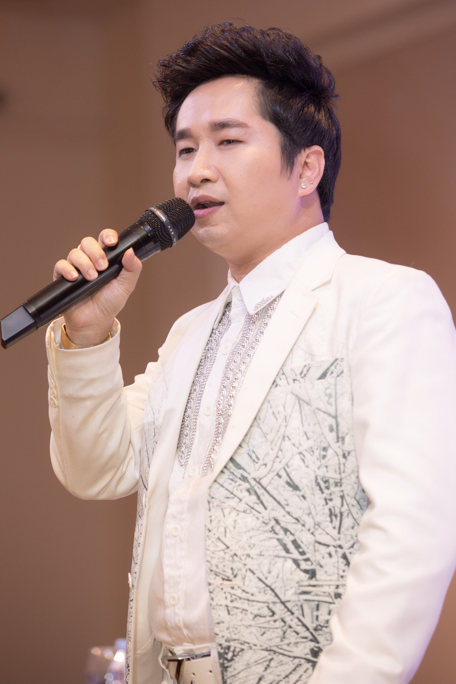 Lý do nam ca sĩ Bằng Cường "mất tích" suốt 3 năm qua hình ảnh 1 ly do nam ca si bang cuong "mat tich" suot 3 nam qua hinh anh 1