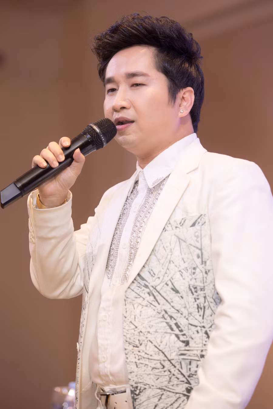 Lý do nam ca sĩ Bằng Cường "mất tích" suốt 3 năm qua hình ảnh 1 ly do nam ca si bang cuong "mat tich" suot 3 nam qua hinh anh 1