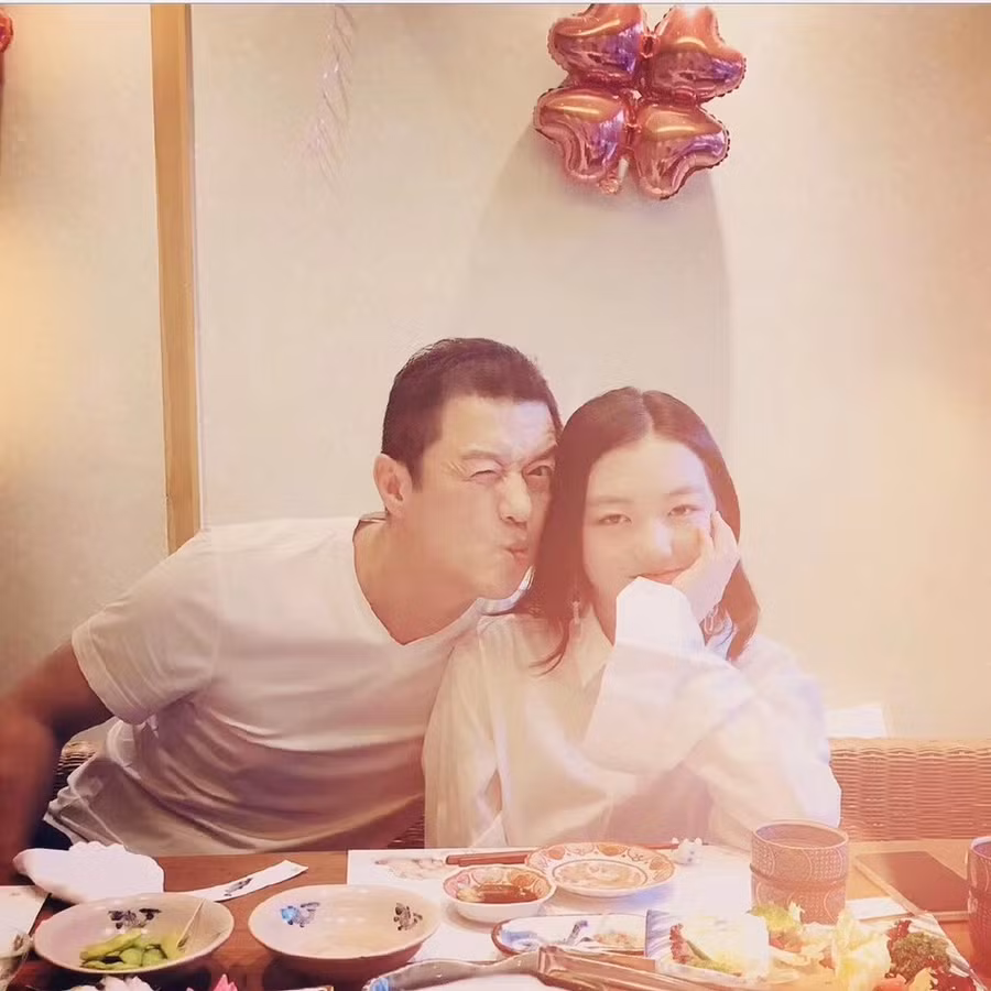 Con gái Lý Á Bằng xinh đẹp trong tiệc sinh nhật tuổi 13, thần thái giống hệt mẹ Vương Phi ảnh 3 Con gái Lý Á Bằng xinh đẹp trong tiệc sinh nhật tuổi 13, thần thái giống hệt mẹ Vương Phi ảnh 3