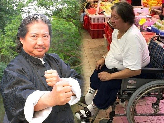 Siêu sao võ thuật Hồng Kim Bảo tiều tụy, ngồi xe lăn đi siêu thị ảnh 2 Siêu sao võ thuật Hồng Kim Bảo tiều tụy, ngồi xe lăn đi siêu thị - ảnh 2