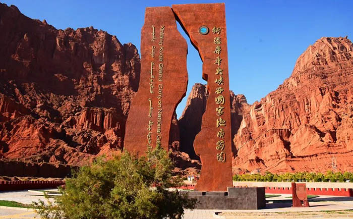 khong can den my, co mot hem nui do ruc tuyet dep ngay sat viet nam hinh anh 2