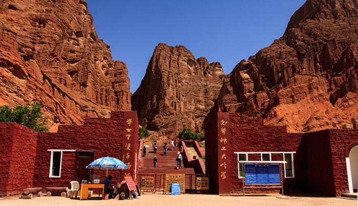 khong can den my, co mot hem nui do ruc tuyet dep ngay sat viet nam hinh anh 3