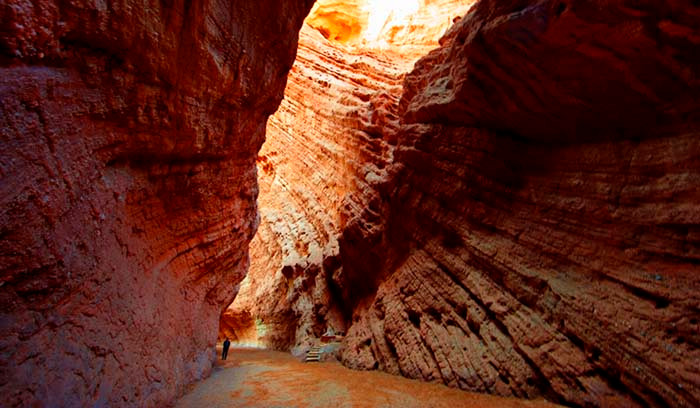 khong can den my, co mot hem nui do ruc tuyet dep ngay sat viet nam hinh anh 4