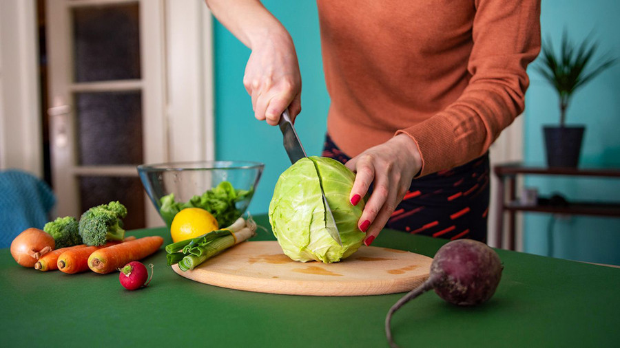 Bắp cải có lợi cho những người bị bệnh thận mạn. (Ảnh: ITN) Bắp cải có lợi cho những người bị bệnh thận mạn. (Ảnh: ITN)