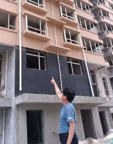 Cô dâu đen đủi nhất năm: Đi xem nhà mới thì tử vong vì bị người rơi trúng đầu - Ảnh 1.