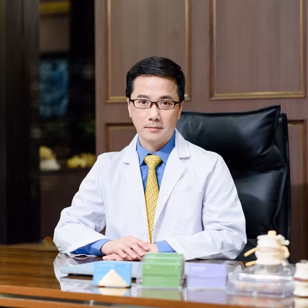 Bác sĩ Bành Gia Hùng