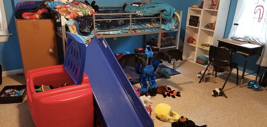 Kẻ đột nhập bí ẩn, vào nhà chỉ để dọn dẹp, cọ toilet