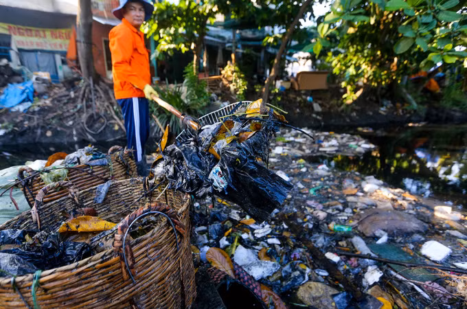 10 km kênh ô nhiễm ở Sài Gòn trước khi được cải tạo ảnh 3 10 km kênh ô nhiễm ở Sài Gòn trước khi được cải tạo ảnh 3
