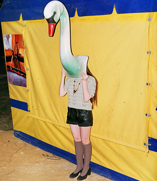 Em không cao nhưng ai cũng phải ngước nhìn.