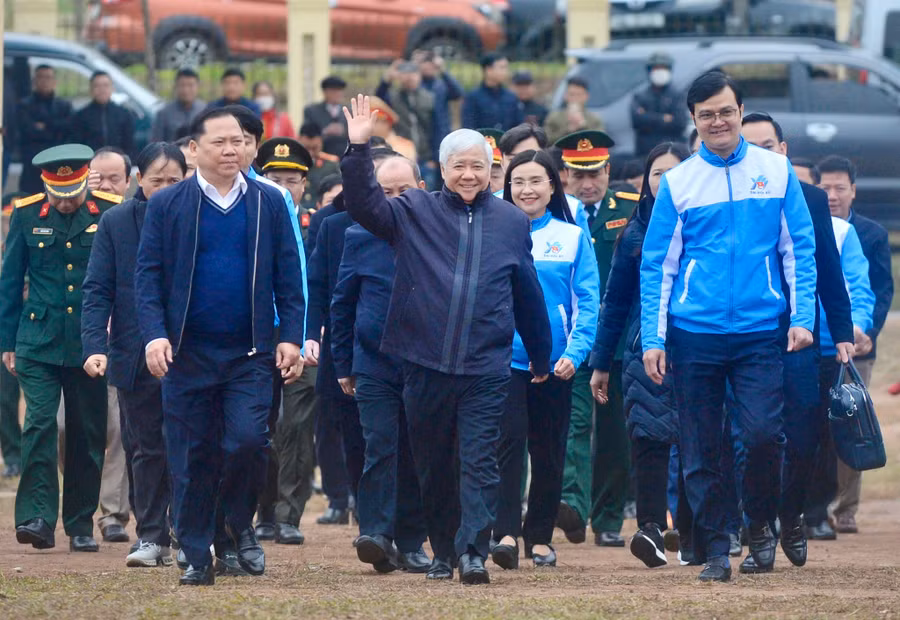 Các đại biểu tham dự Tết trồng cây Xuân Quý Mão.