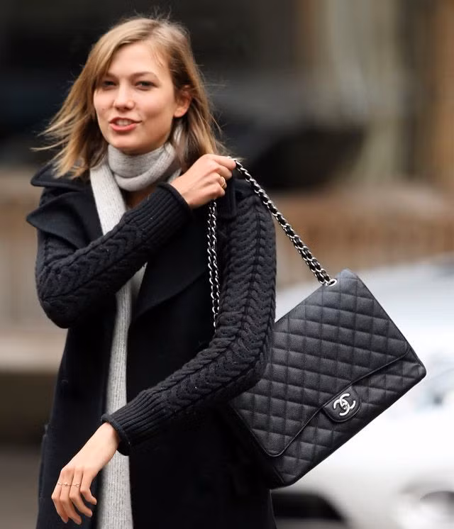 Túi của một người phụ nữ che giấu tất cả những bí mật của cô ấy.