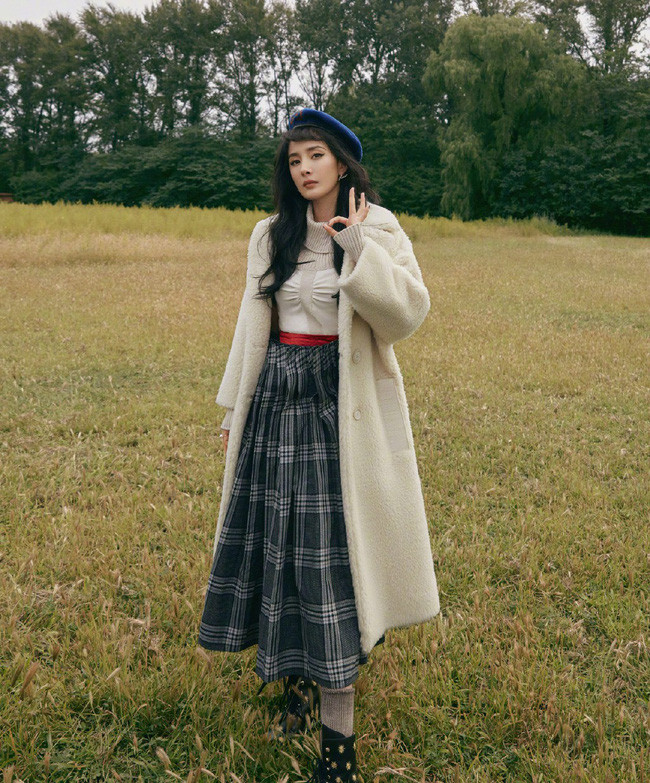 Vừa thay đổi hình tượng lạ lẫm, Dương Mịch liền &quot;gây bão&quot; mạng xã hội Trung Quốc - Ảnh 5.