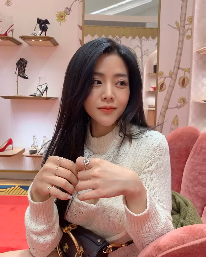 30 tuổi trẻ đẹp như gái đôi mươi, loạt ảnh mới hé lộ cuộc sống của em chồng Đông Nhi trên đất Úc-3