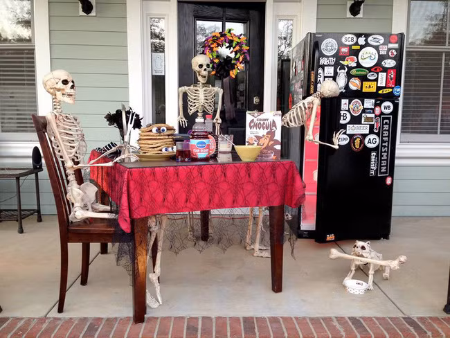 Đồ trang trí Halloween ngoài trời kiểu này chắc chắn khiến hàng xóm của bạn run bần bật vì sợ hãi - Ảnh 5.