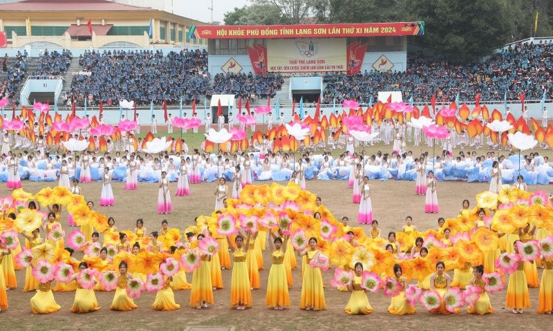 Chương trình đồng diễn nghệ thuật chào mừng tại lễ khai mạc. Chương trình đồng diễn nghệ thuật chào mừng tại lễ khai mạc.