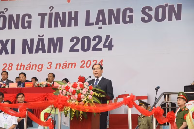 Ông Dương Xuân Huyên - Phó Chủ tịch thường trực UBND tỉnh, Trưởng Ban Chỉ đạo Hội khoẻ Phù Đổng tỉnh Lạng Sơn phát biểu khai mạc chương trình.