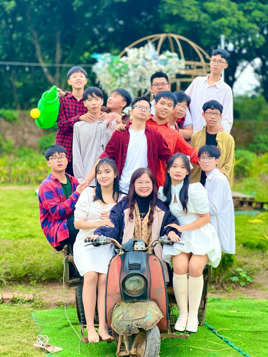 Cô trò luôn đồng hành cùng nhau trong mọi hoạt động để tạo sự thân thiện, gần gũi. Cô trò luôn đồng hành cùng nhau trong mọi hoạt động để tạo sự thân thiện, gần gũi.