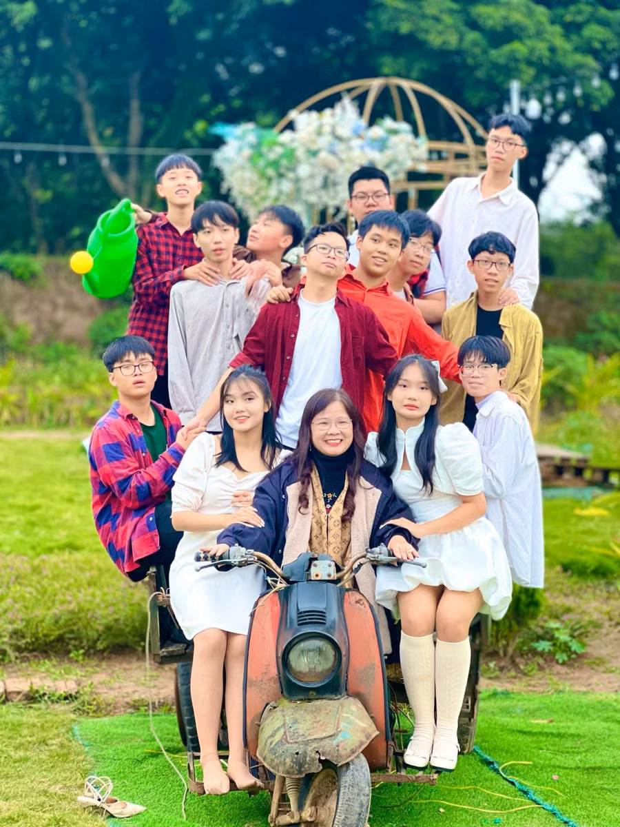 Cô trò luôn đồng hành cùng nhau trong mọi hoạt động để tạo sự thân thiện, gần gũi.