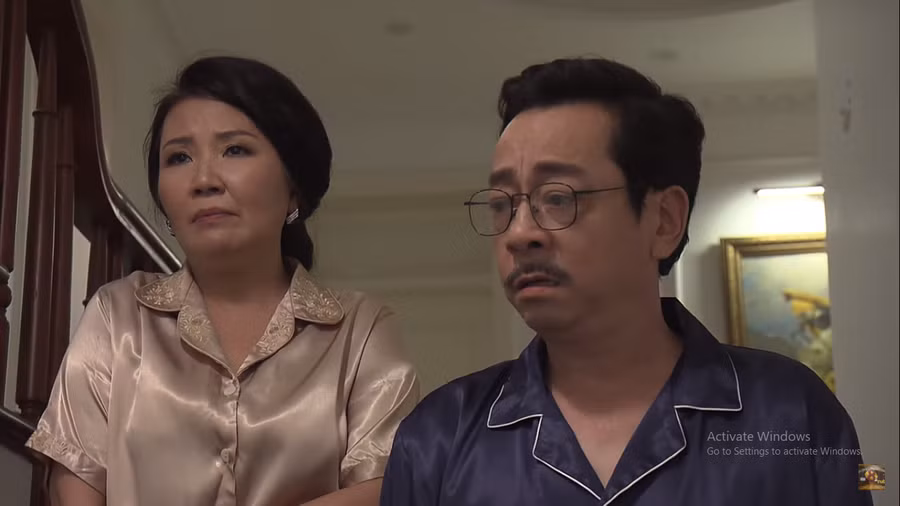 Ông Luật và bà Giang căng thẳng khi nói về Thư. Ông Luật và bà Giang căng thẳng khi nói về Thư.