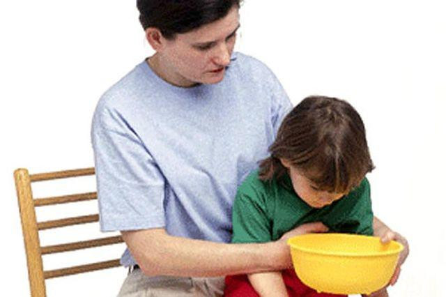 Cậu bé đang khỏe mạnh đột nhiên mê man, cha mẹ hốt hoảng biết thứ đồ con uống ảnh 3 cau be dang khoe manh dot nhien me man, kiem tra do uong con dung cha me moi hot hoang - 3