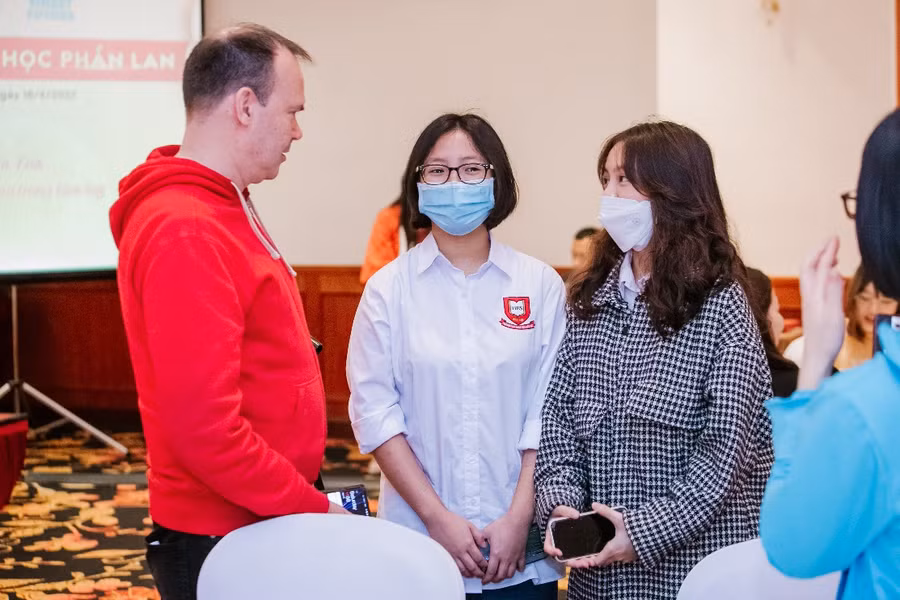 Ông Peter Vesterbacka - Chủ tịch, Nhà sáng lập Finest Future giao lưu trực tiếp cùng các học sinh và khách mời