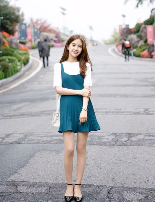 Cách phối đồ với áo thun trắng giúp vẻ nàng luôn rạng rỡ ảnh 1