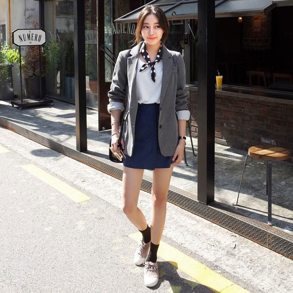 Cách phối đồ với áo thun trắng giúp vẻ nàng luôn rạng rỡ ảnh 3 Cách phối đồ với áo thun trắng giúp vẻ nàng luôn rạng rỡ ảnh 3