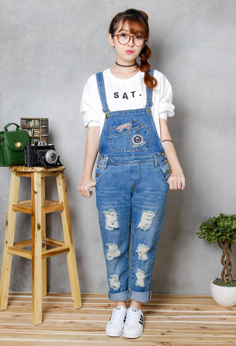 Cách phối đồ với áo thun trắng giúp vẻ nàng luôn rạng rỡ ảnh 4 Cách phối đồ với áo thun trắng giúp vẻ nàng luôn rạng rỡ ảnh 4