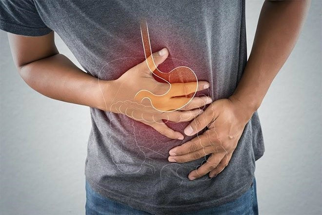 Người có vấn đề về dạ dày nhai kẹo cao su trong một thời gian dài, dạ dày sẽ theo phản xạ tiết ra nhiều axit dạ dày, làm nặng thêm tình trạng loét dạ dày, viêm dạ dày. 