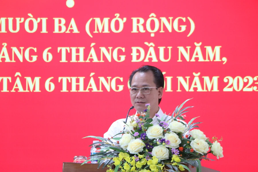 Ông Nguyễn Thanh Sơn - Thành ủy viên, Bí thư Đảng ủy Khối các trường đại học, cao đẳng Hà Nội phát biểu khai mạc hội nghị. Ảnh: Đình Tuệ.