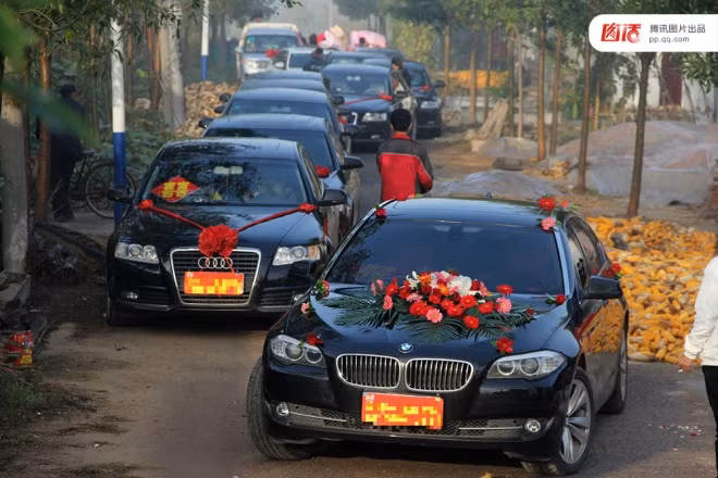 Những đám cưới lóa mắt vì... vàng ảnh 9