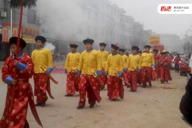 Những đám cưới lóa mắt vì... vàng ảnh 8 Những đám cưới lóa mắt vì... vàng ảnh 8