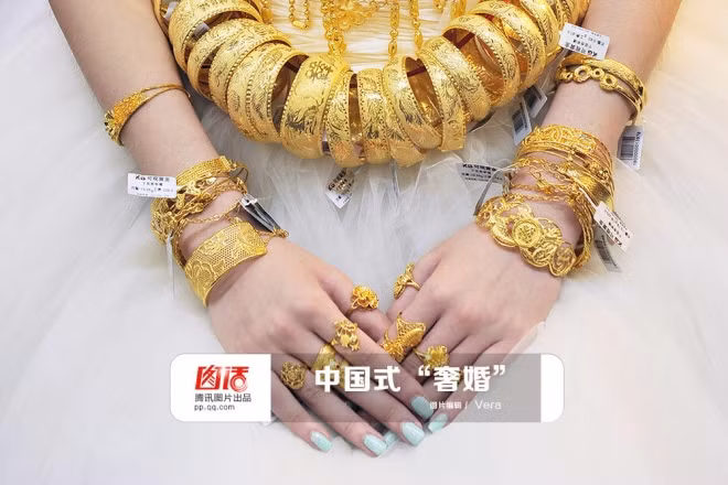 Những đám cưới lóa mắt vì... vàng ảnh 1