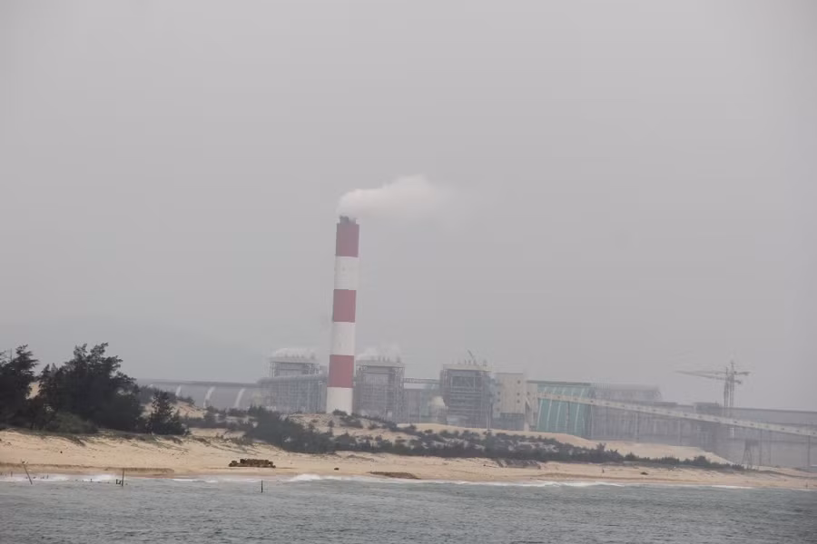 Người dân nghi ngờ cho rằng một số nhà máy của Formosa xả thải hóa chất ra biển là nguyên nhân dẫn đến cá chết.