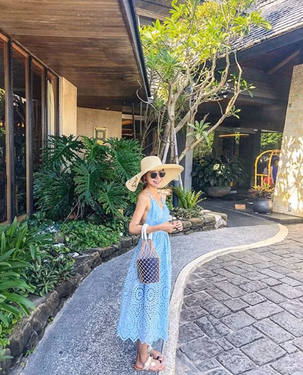 mua du lich toi roi, chi em di bien dung quen them vao vali 4 mon xinh xeo nay - 17