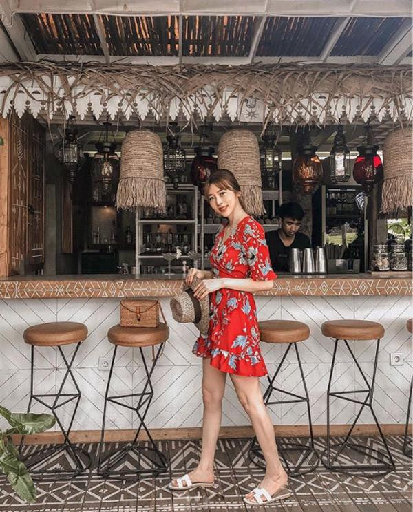 Chị em đi biển đừng quên thêm vào vali 4 món xinh xẻo này ảnh 13 mua du lich toi roi, chi em di bien dung quen them vao vali 4 mon xinh xeo nay - 13