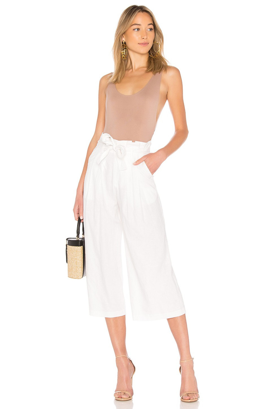 Đi du lịch biển, phải bỏ túi 4 kiểu trang phục này để tha hồ sống ảo như ý ảnh 11 Đi du lịch biển, phải bỏ túi 4 kiểu trang phục này để tha hồ sống ảo như ý ảnh 11